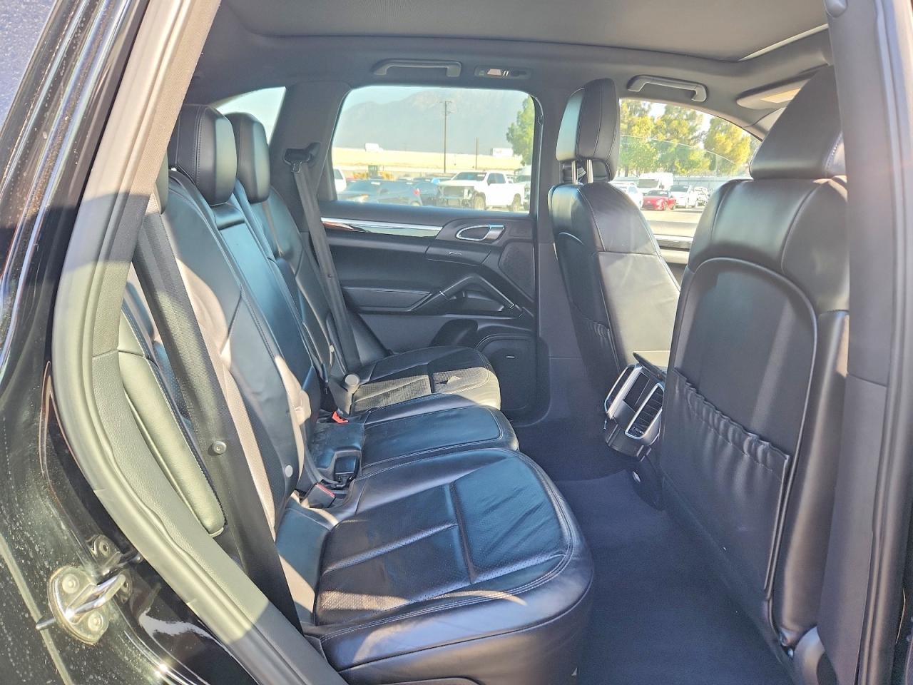 2011 PORSCHE CAYENNE