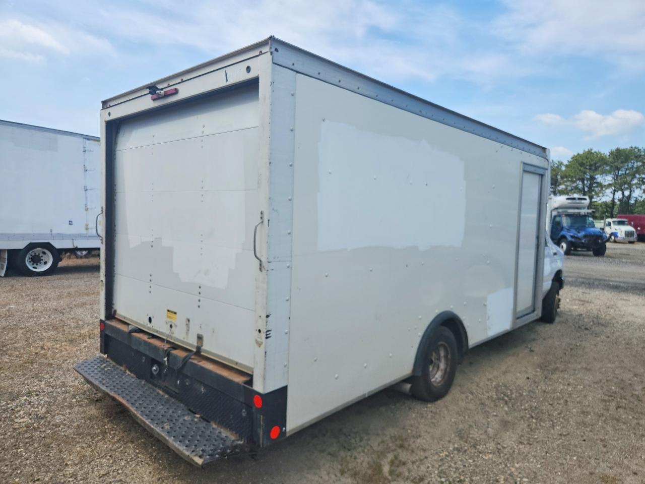 2022 FORD Econoline E350