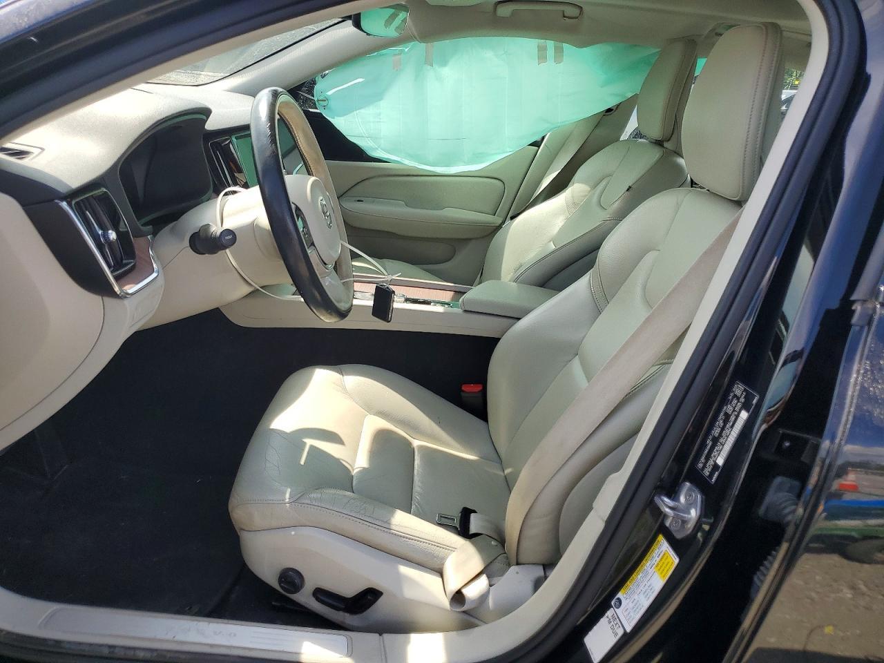 2021 VOLVO S60