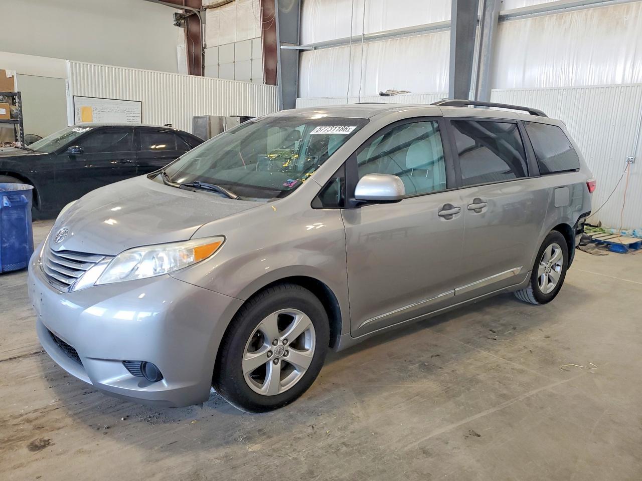 2015 TOYOTA SIENNA