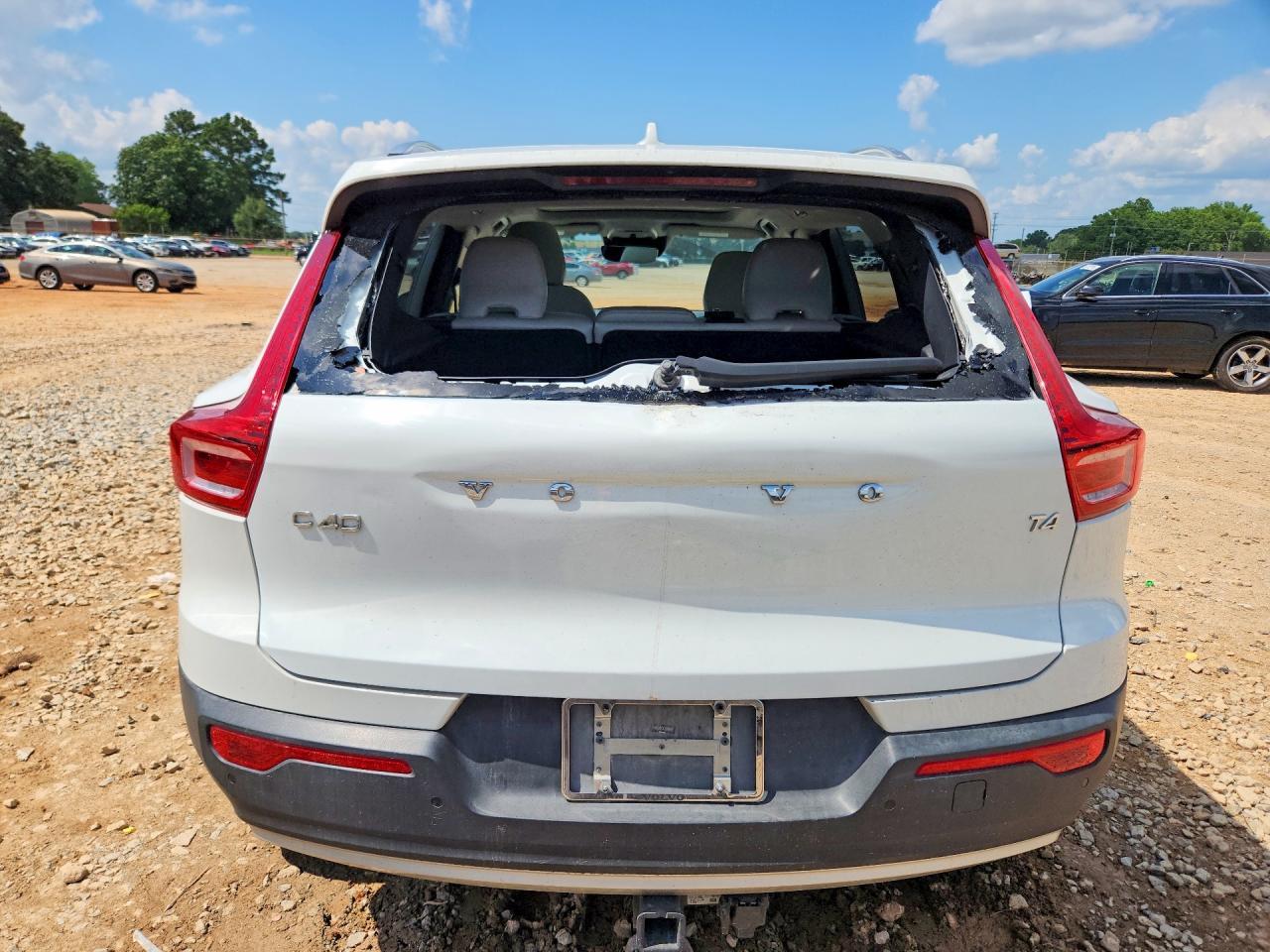 2020 VOLVO XC40