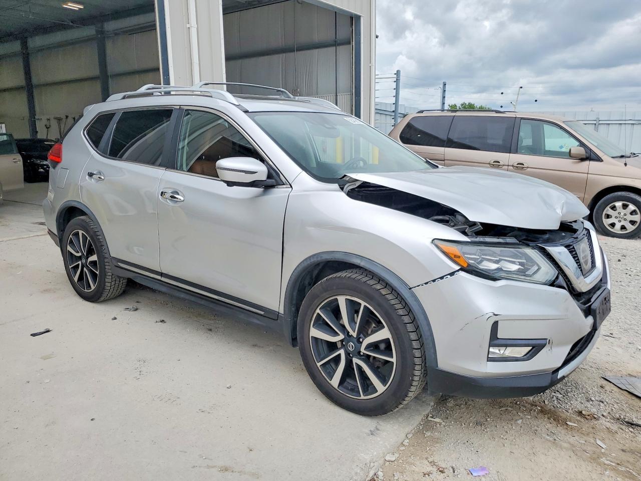 2017 NISSAN ROGUE