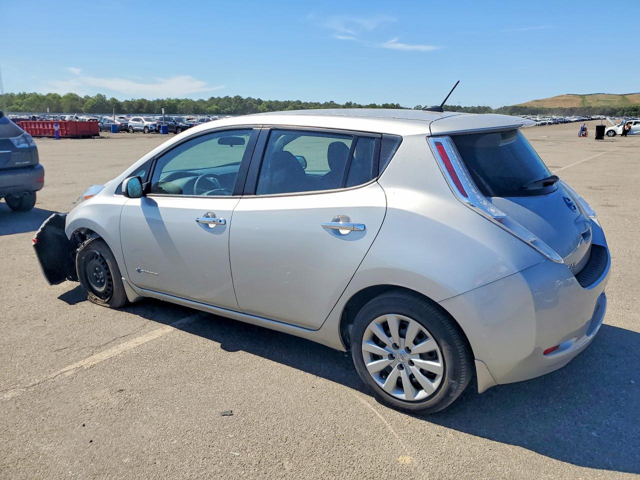 2017 NISSAN LEAF