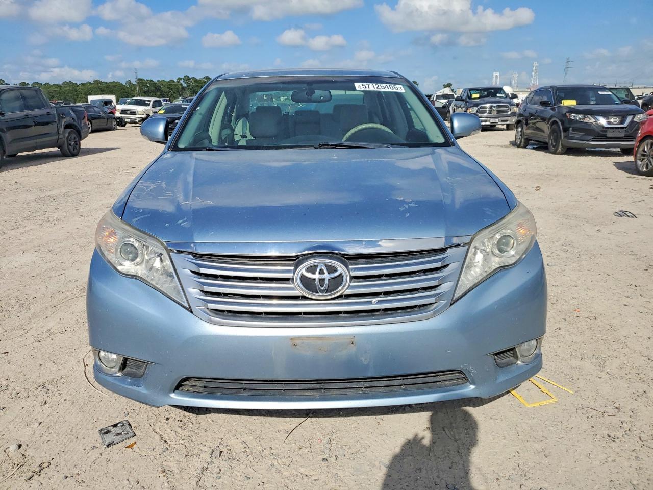 2011 TOYOTA Avalon