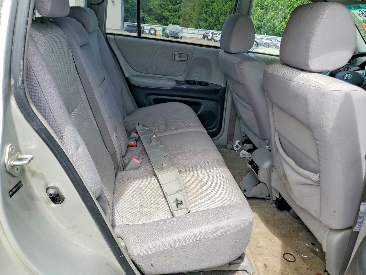 2004 TOYOTA HIGHLANDER