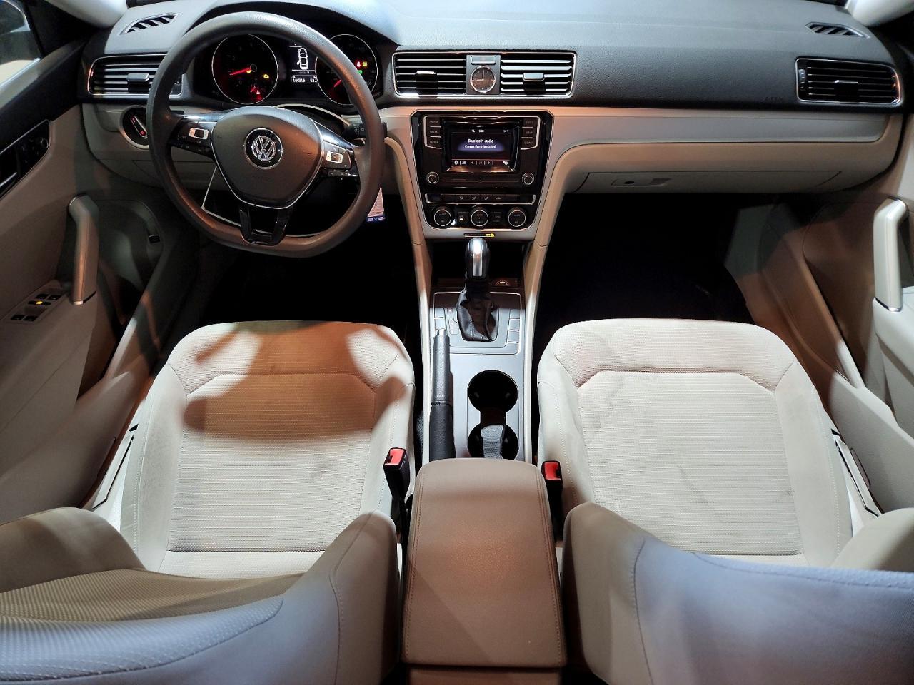 2016 VOLKSWAGEN Passat