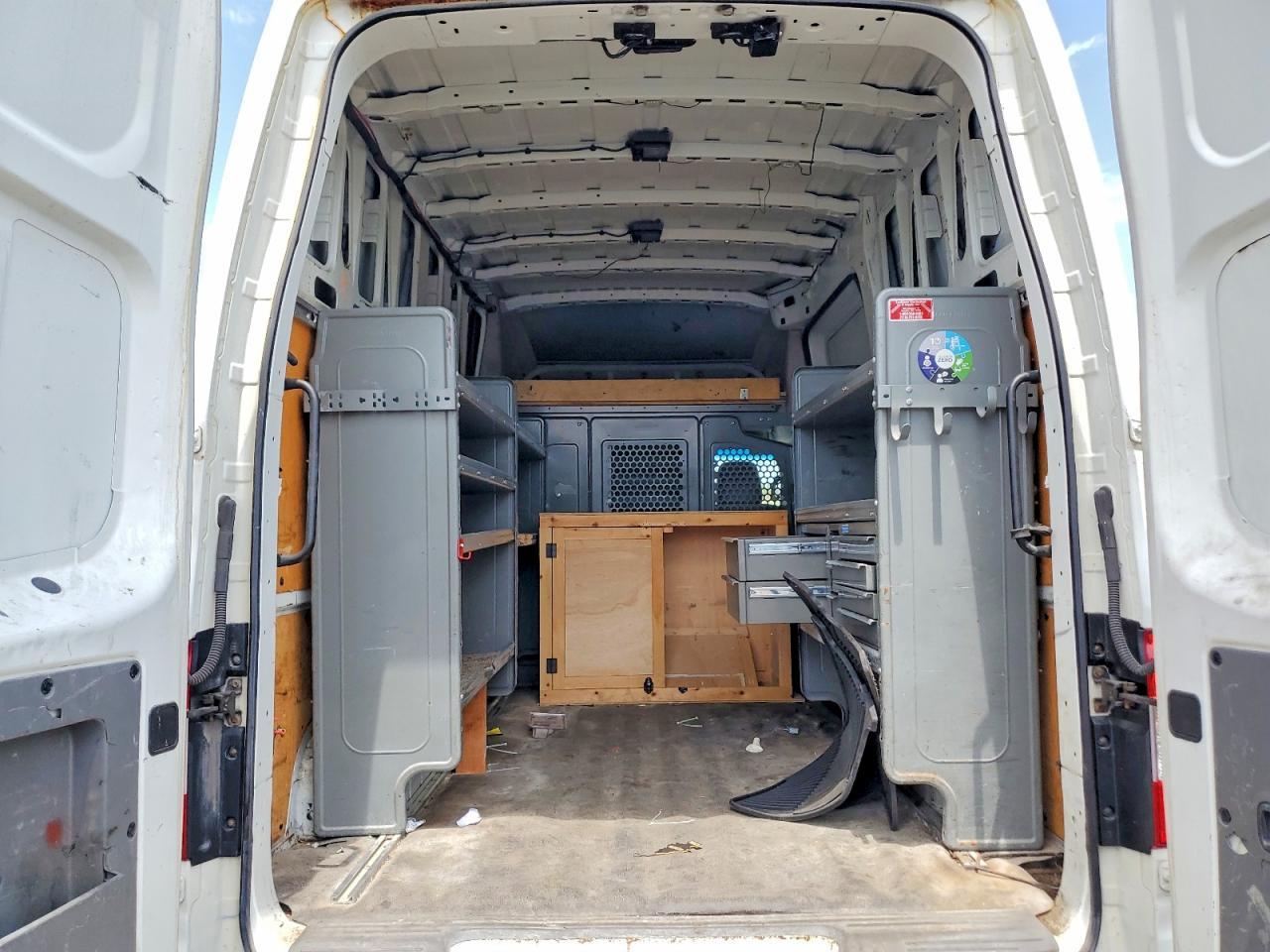 2016 NISSAN NV 2500