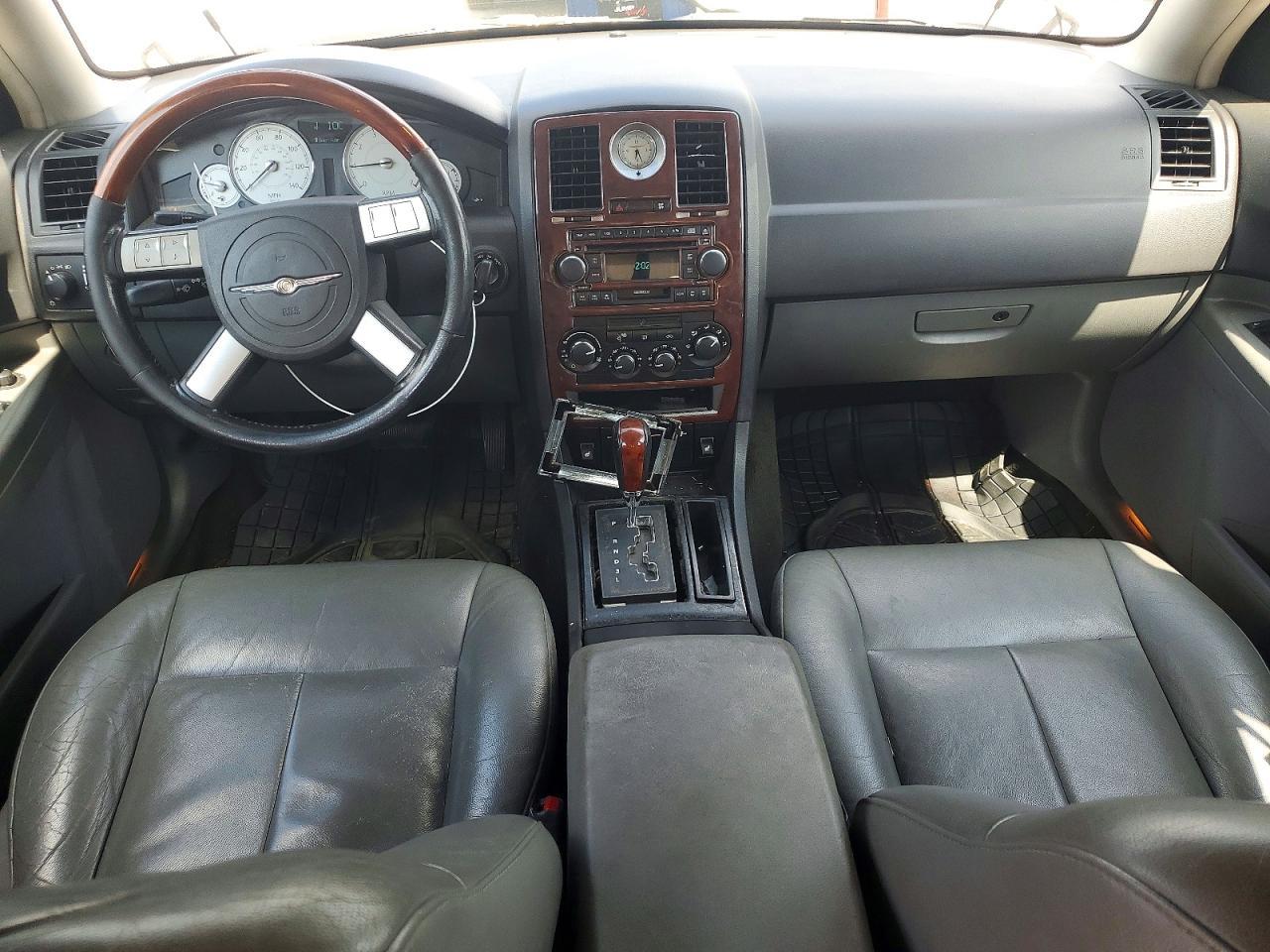 2005 CHRYSLER 300
