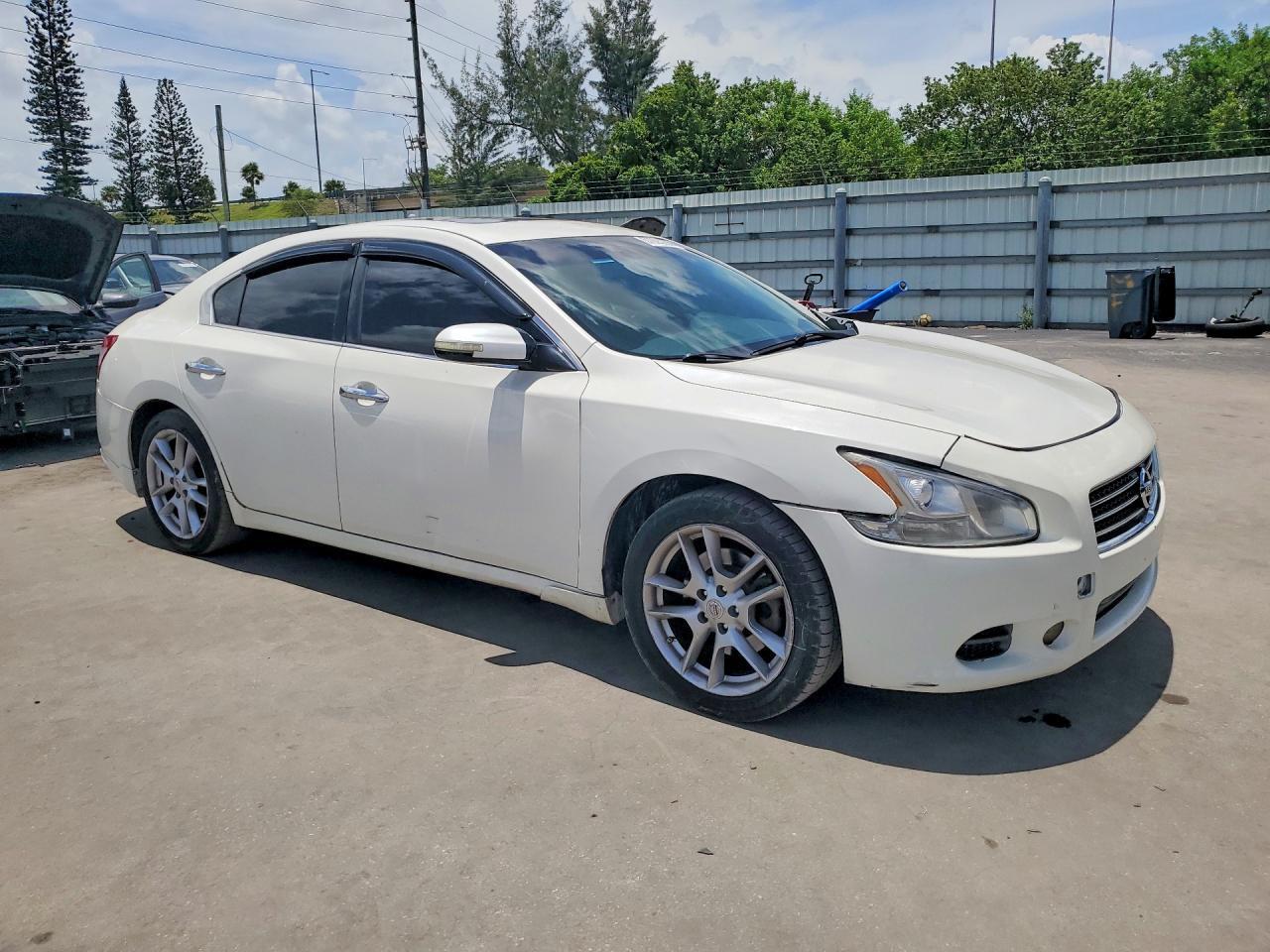 2010 NISSAN Maxima