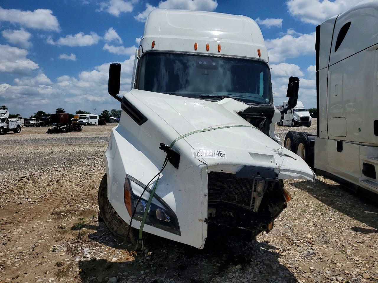 2023 FREIGHTLINER CASCADIA 126