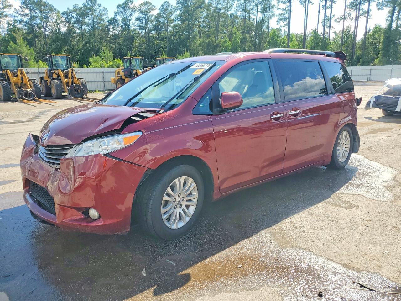 2017 TOYOTA SIENNA