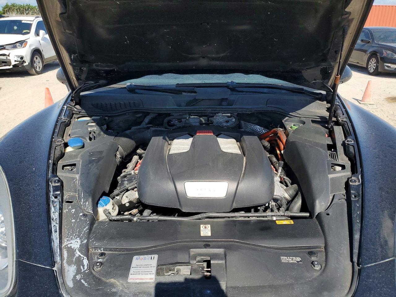 2011 PORSCHE CAYENNE