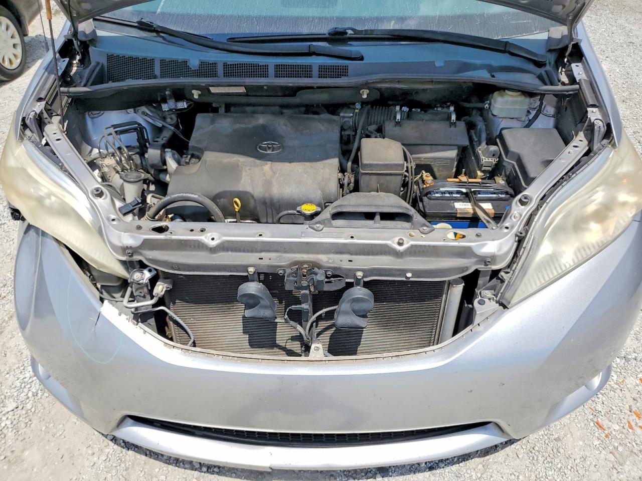 2012 TOYOTA SIENNA