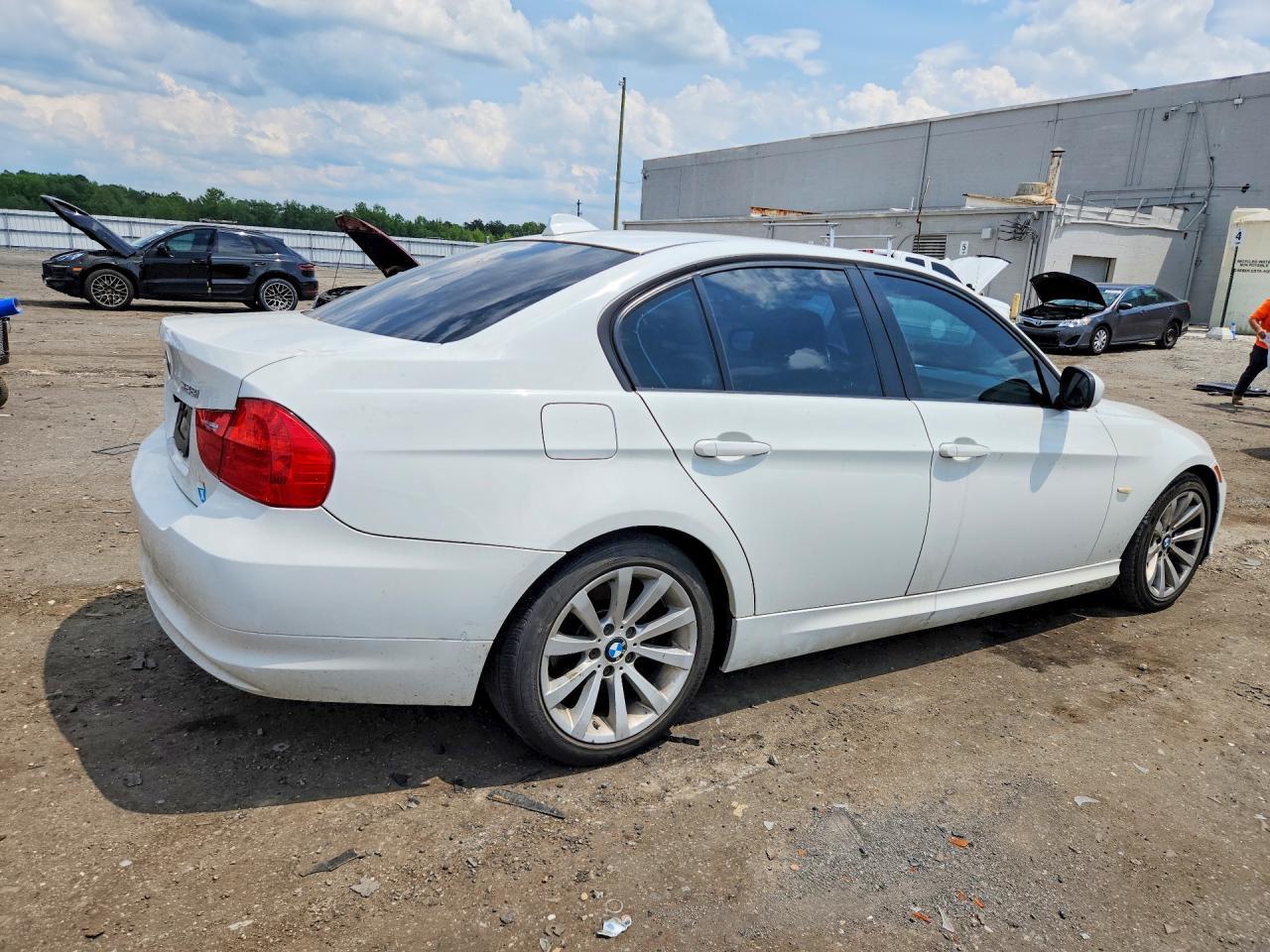 2011 BMW 3 SERIES