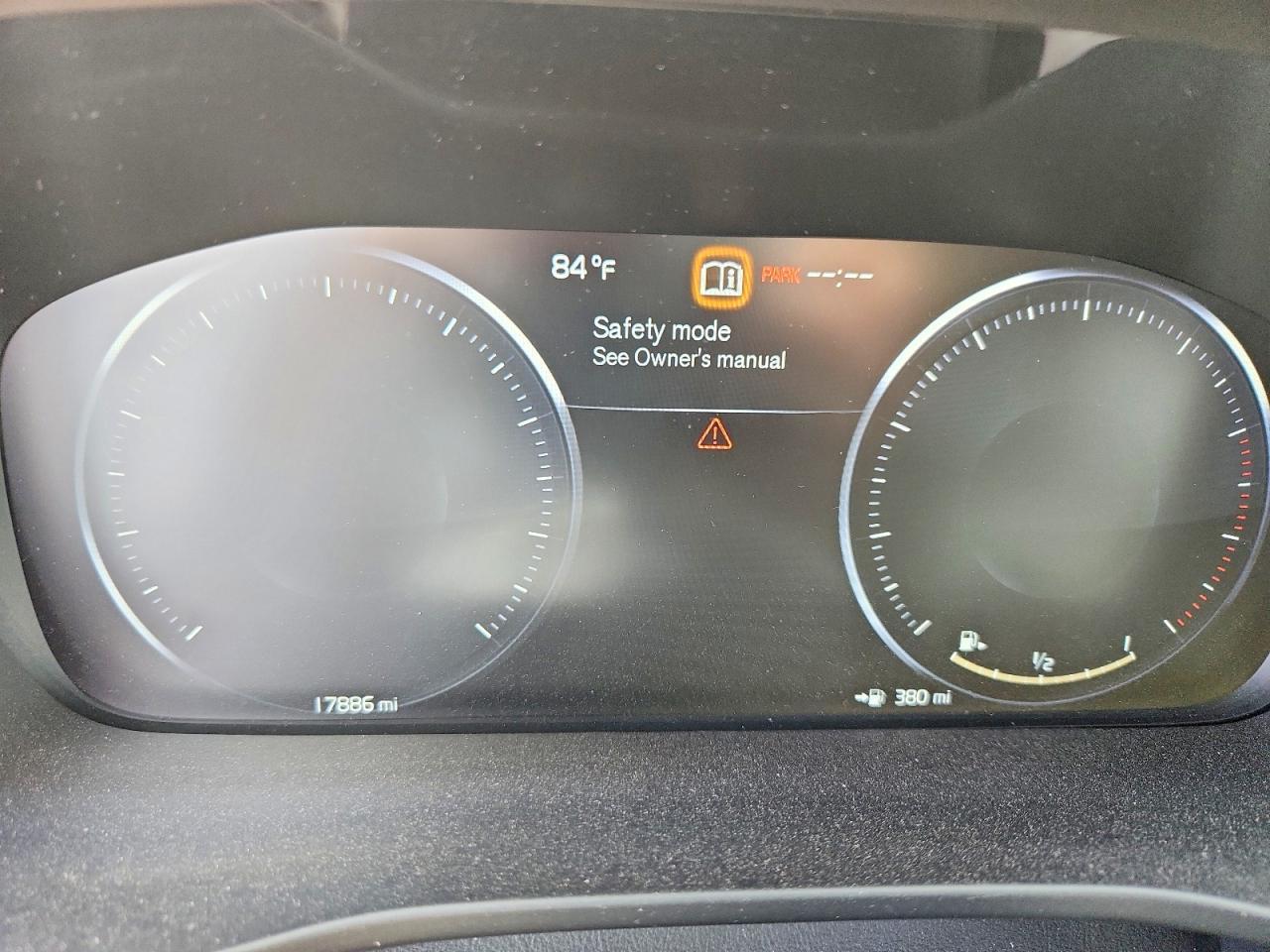 2019 VOLVO XC40