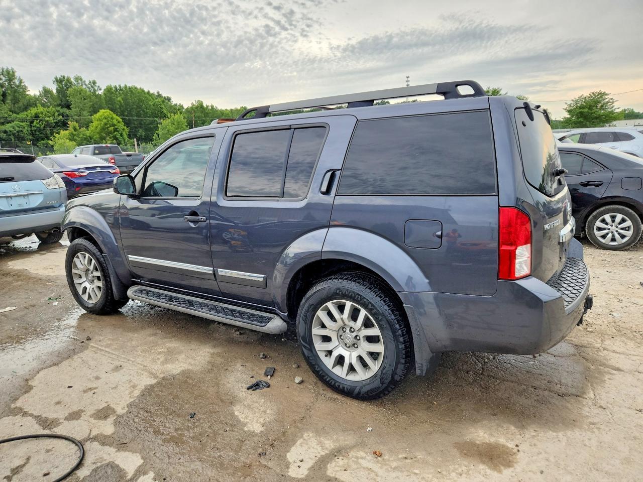 2010 NISSAN PATHFINDER