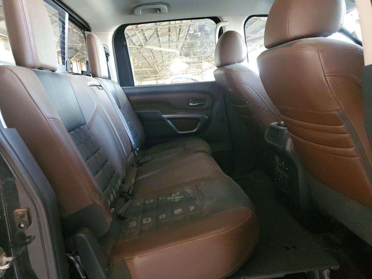 2017 NISSAN Titan