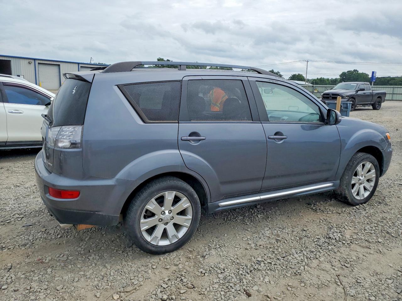 2012 MITSUBISHI outlander