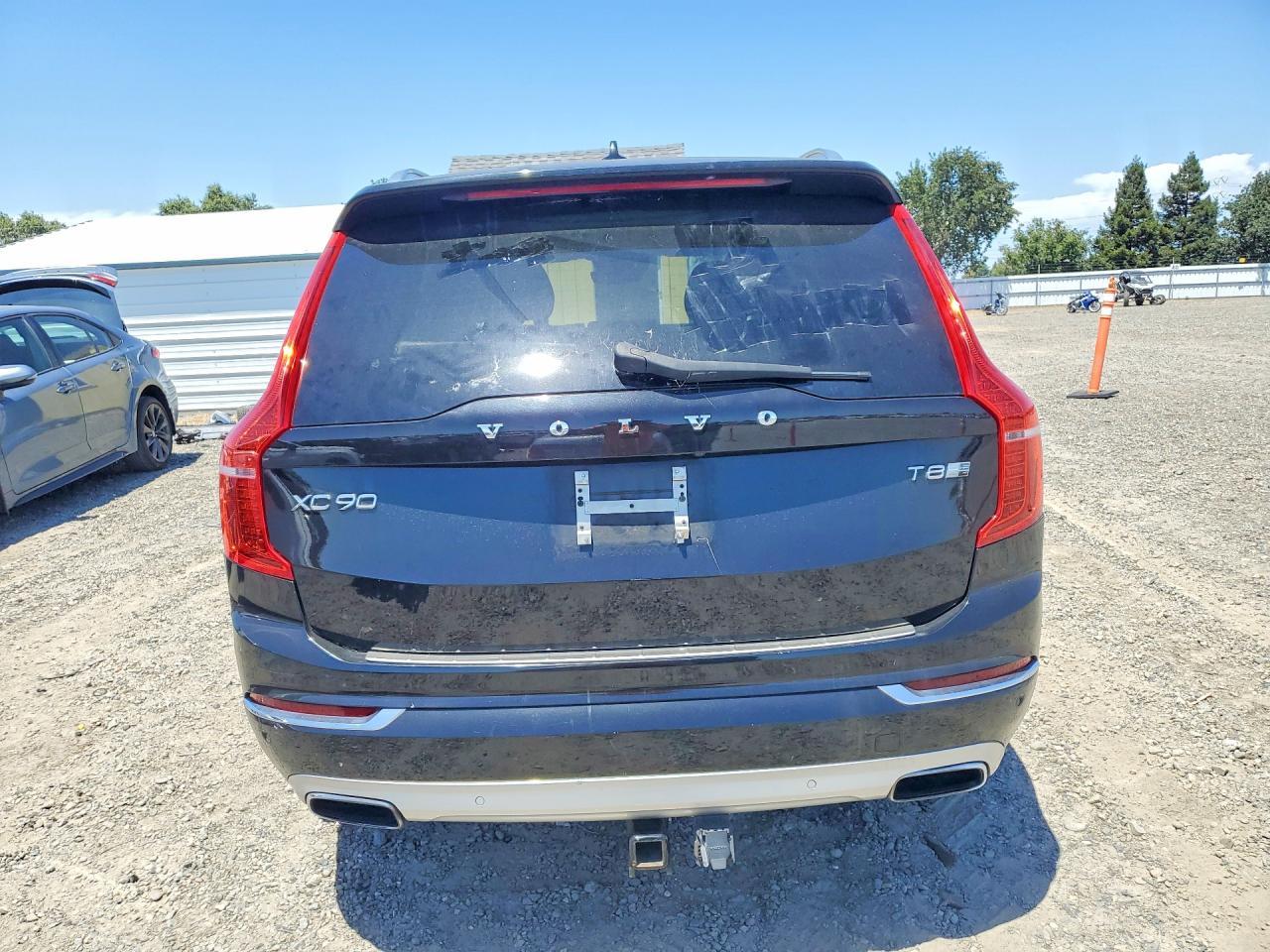 2016 VOLVO XC90