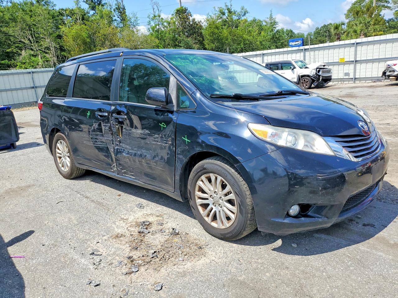 2016 TOYOTA SIENNA