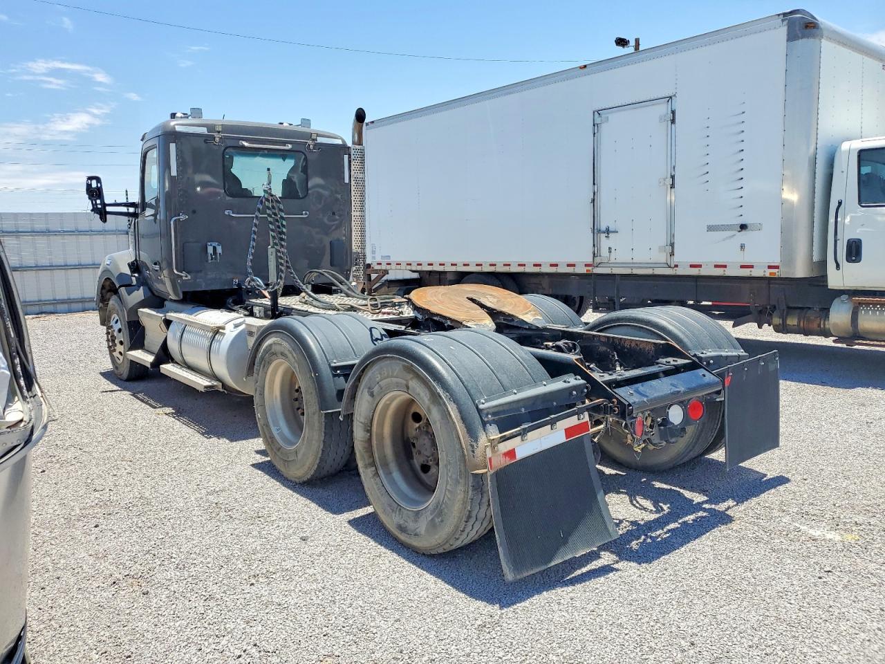 2019 KENWORTH T880