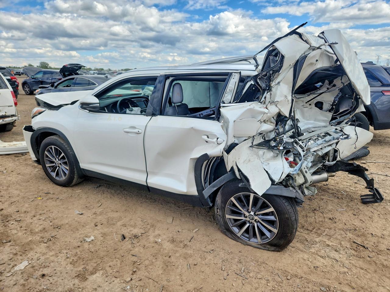 2019 TOYOTA HIGHLANDER