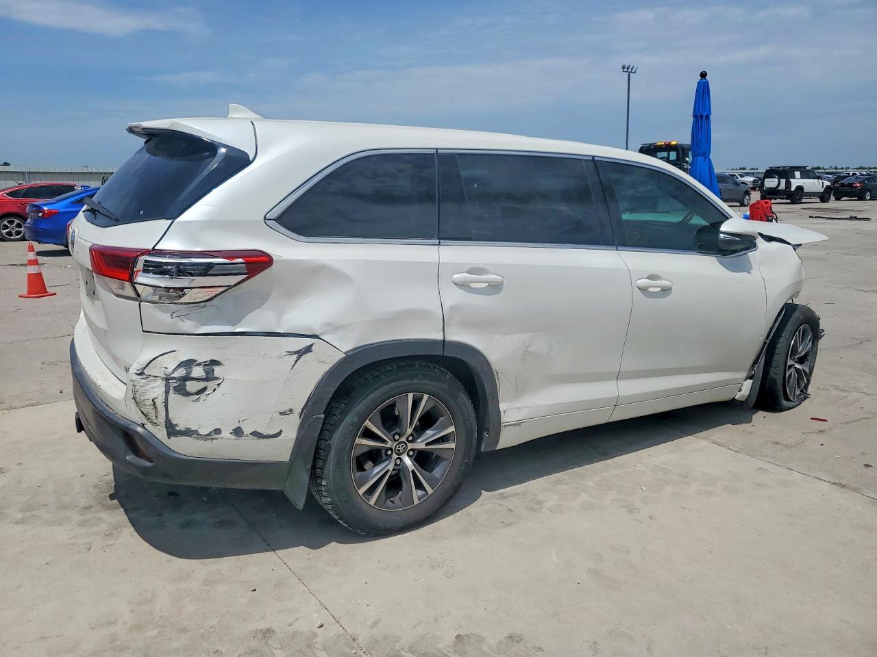 2017 TOYOTA HIGHLANDER