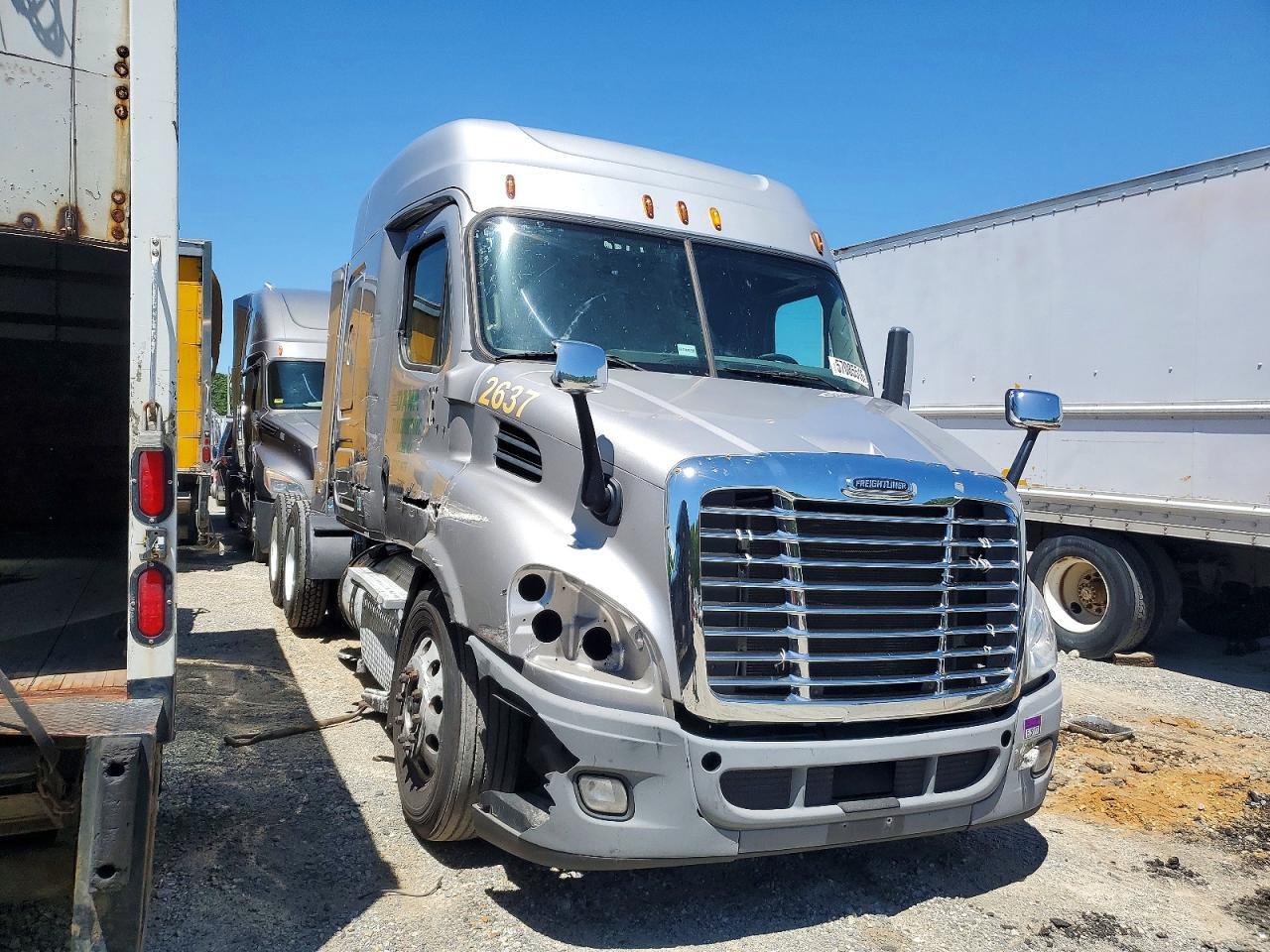 2015 FREIGHTLINER CASCADIA