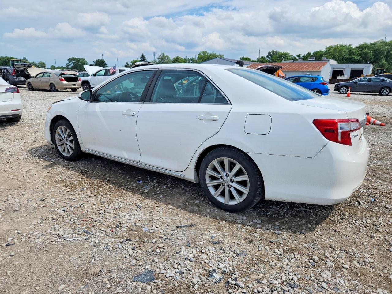 2014 TOYOTA CAMRY