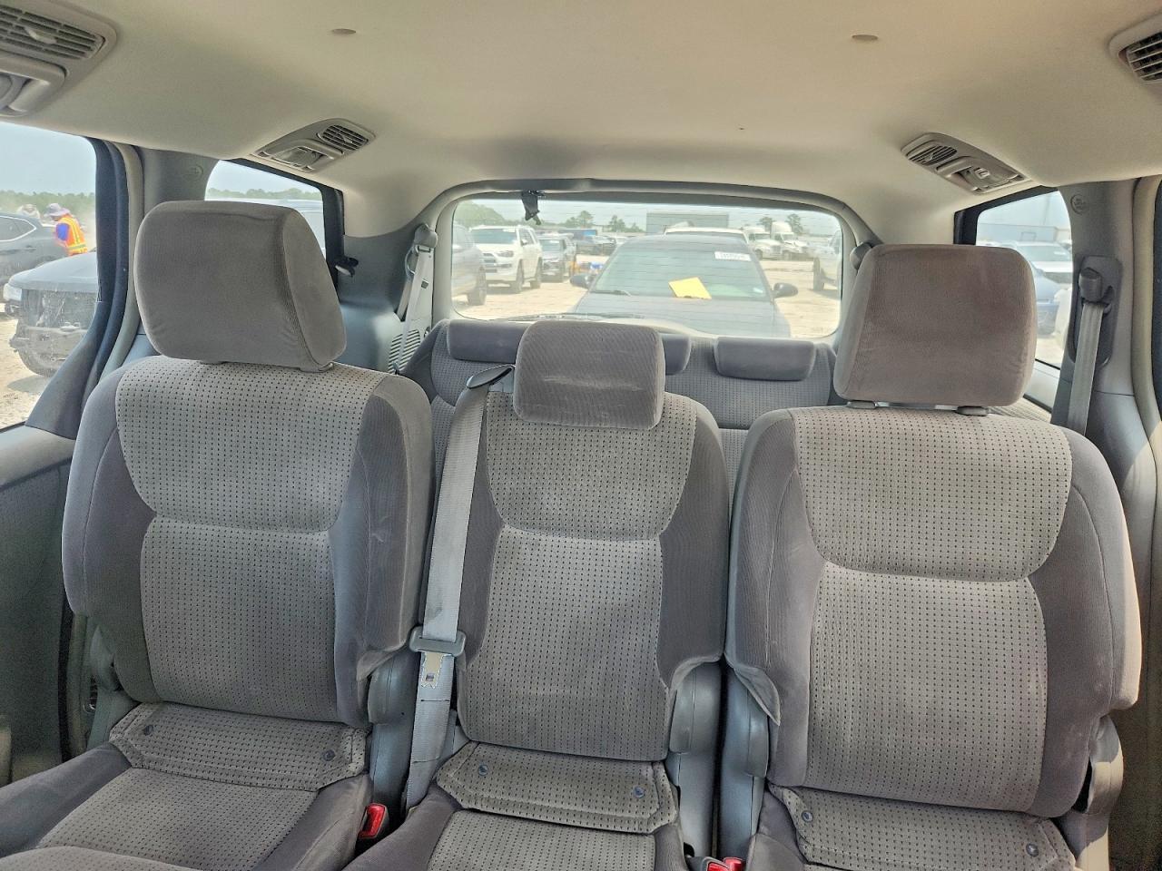 2010 TOYOTA SIENNA