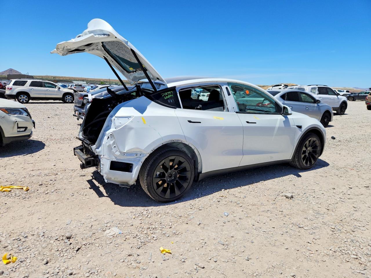 2025 TESLA MODEL Y