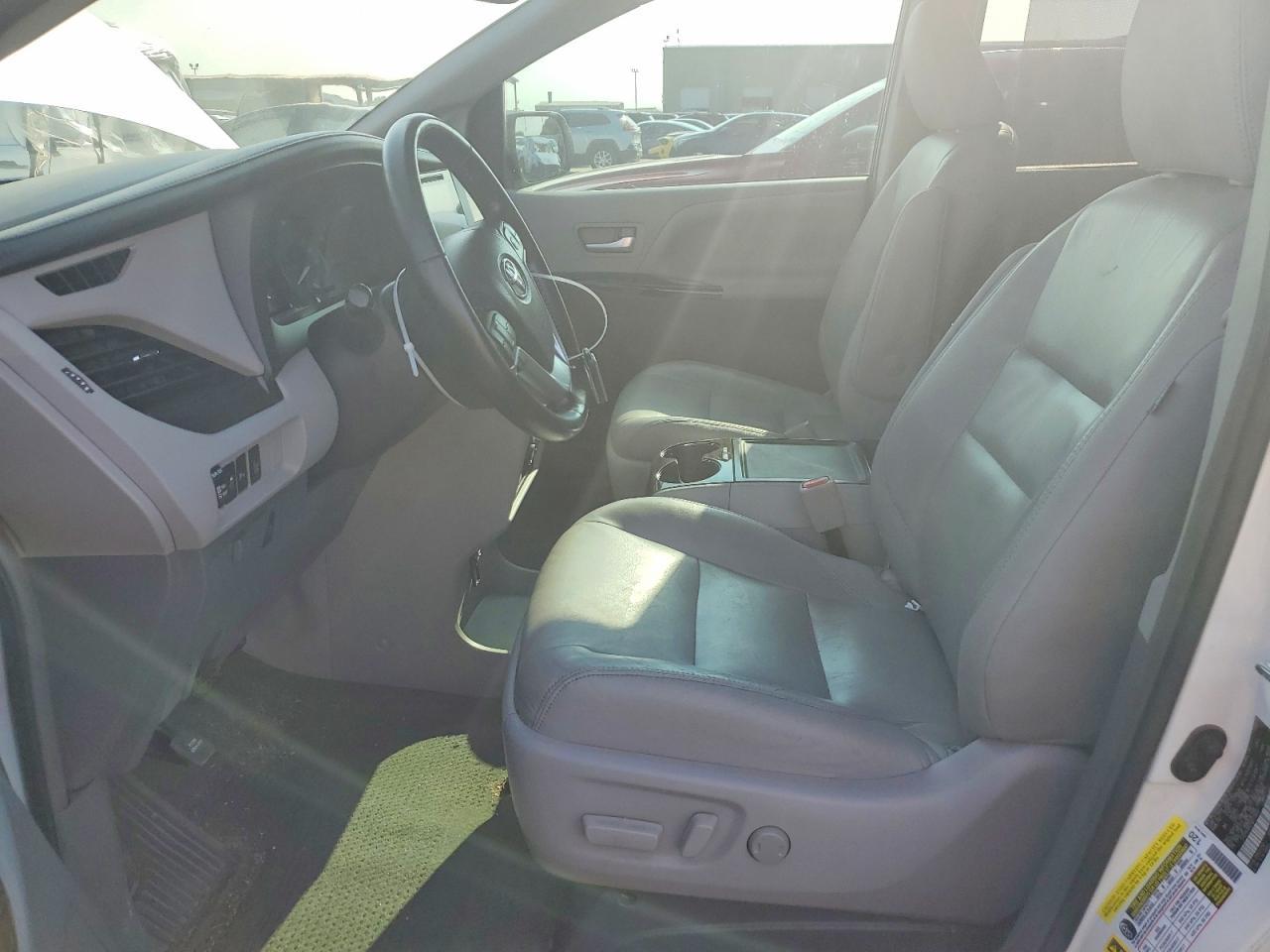 2016 TOYOTA SIENNA
