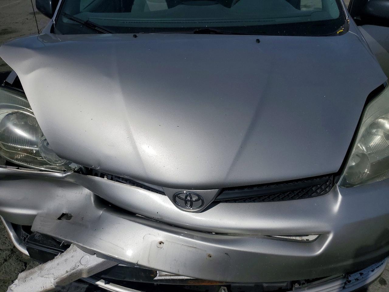 2005 TOYOTA SIENNA