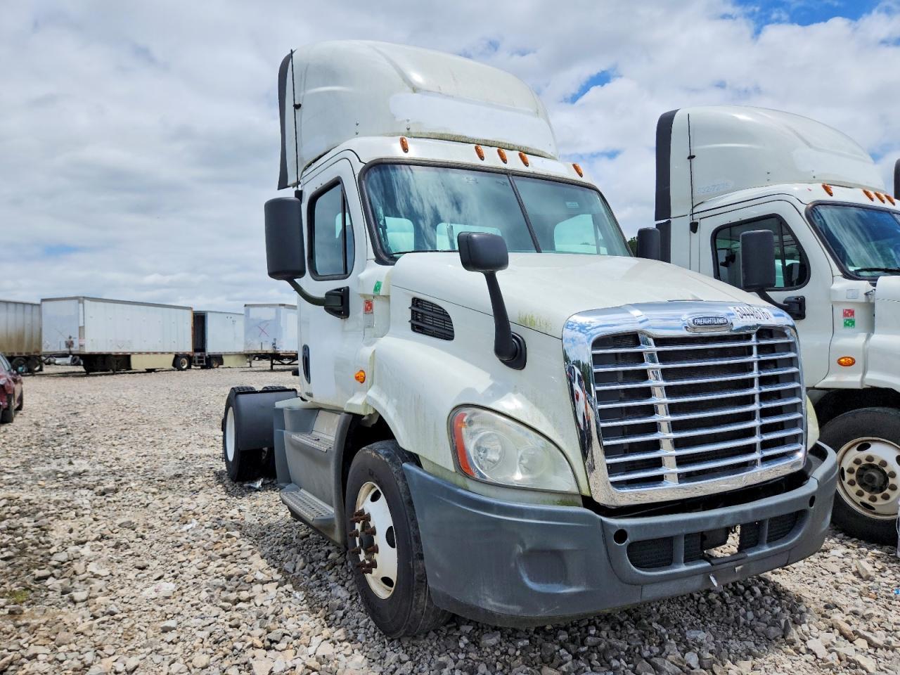 2018 FREIGHTLINER Cascadia 113