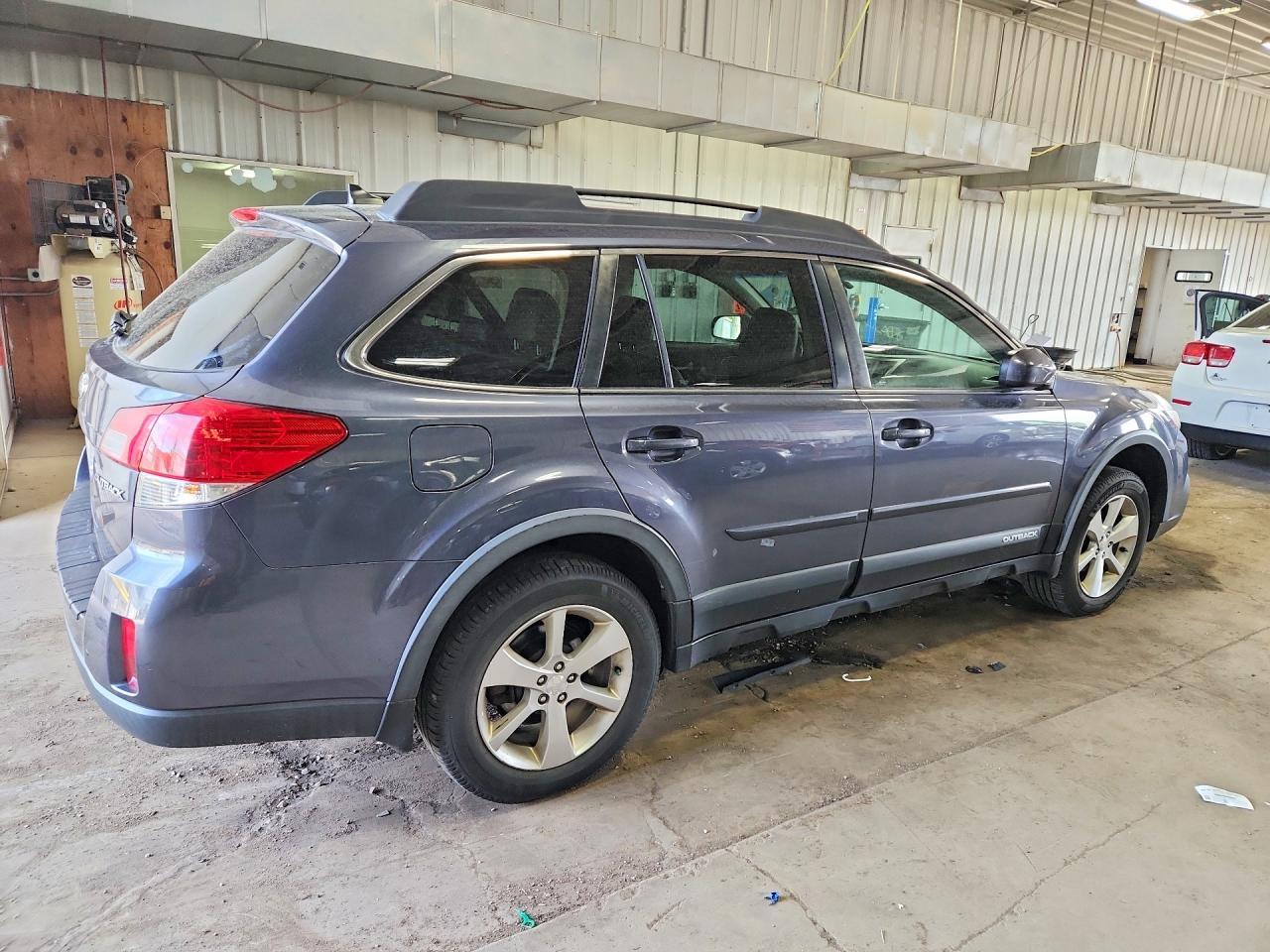 2014 SUBARU Outback