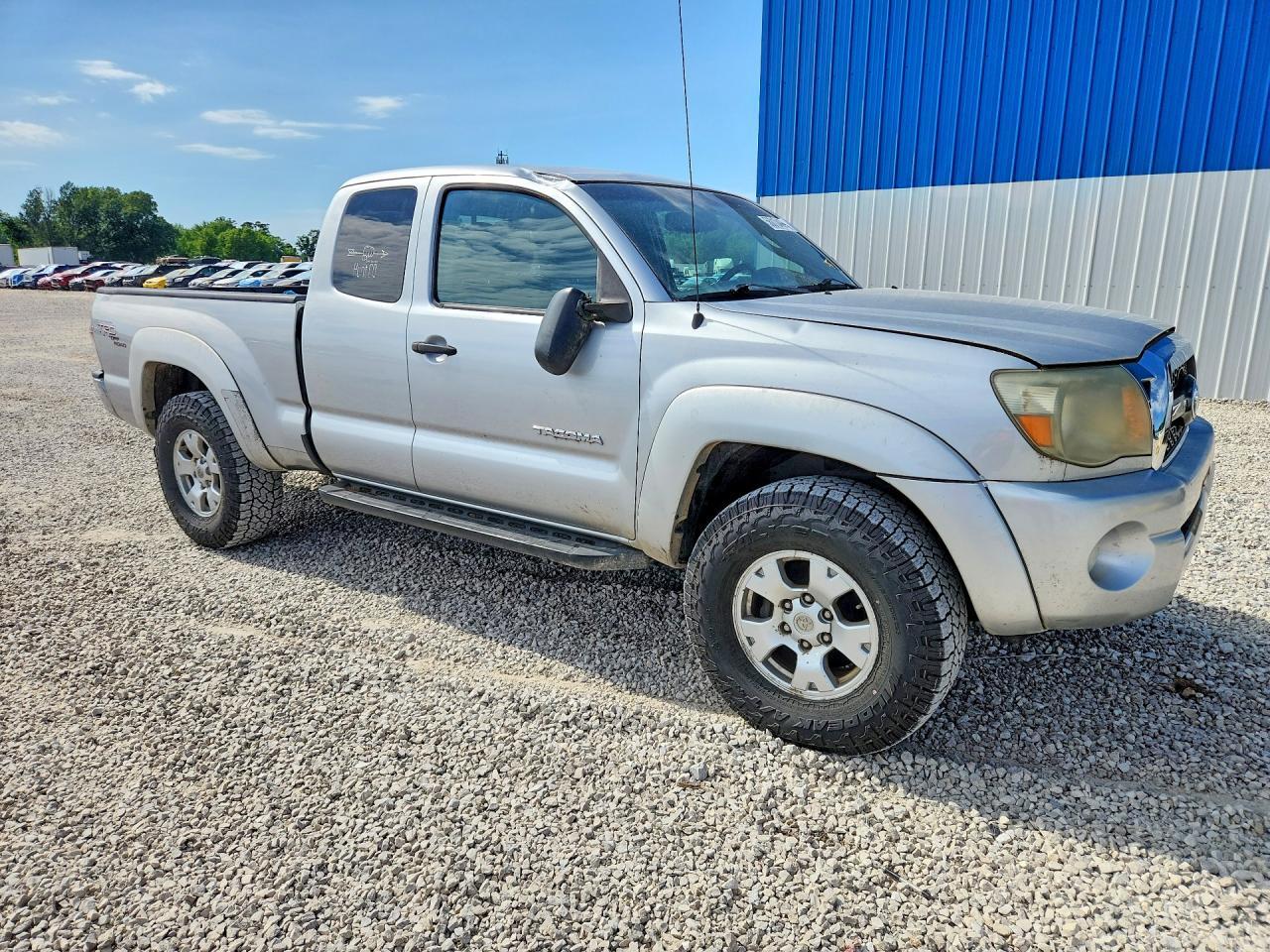 2011 TOYOTA TACOMA