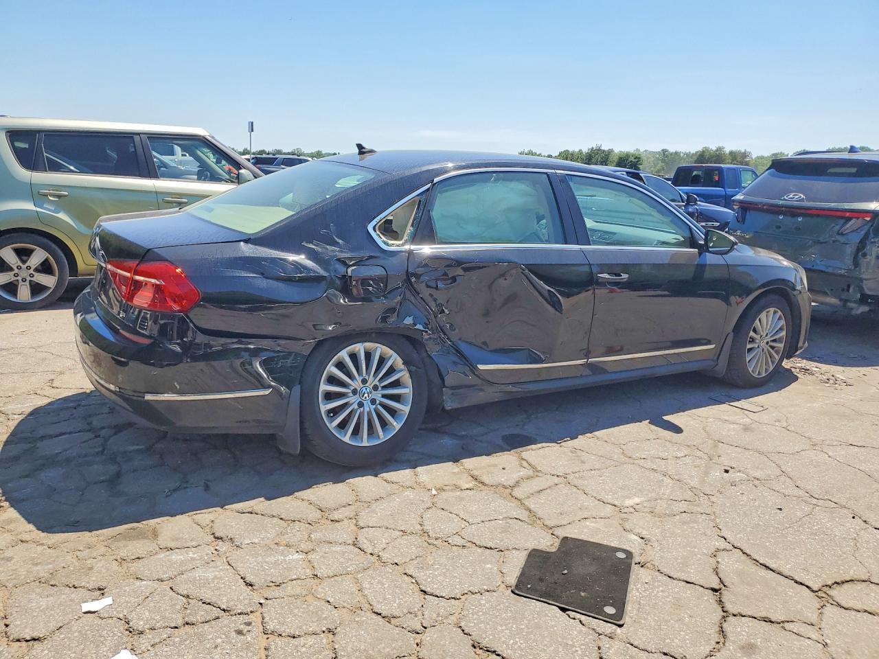2016 VOLKSWAGEN Passat