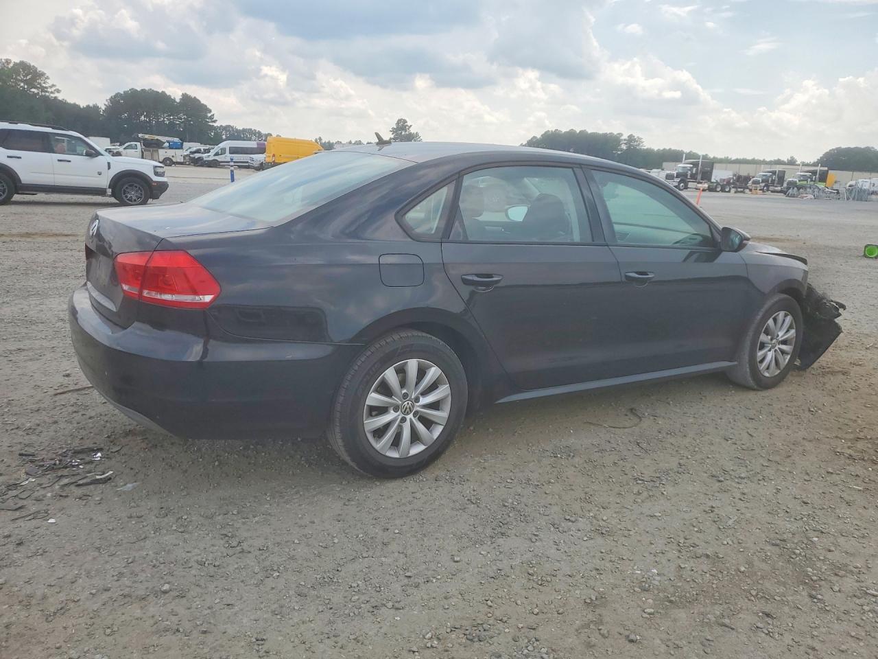 2012 VOLKSWAGEN Passat