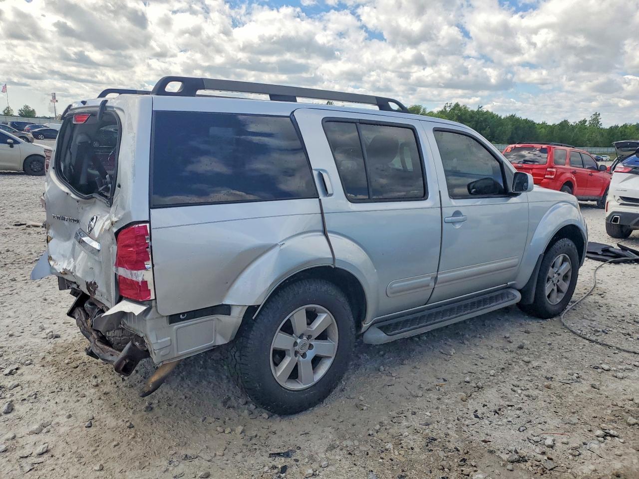 2011 NISSAN PATHFINDER