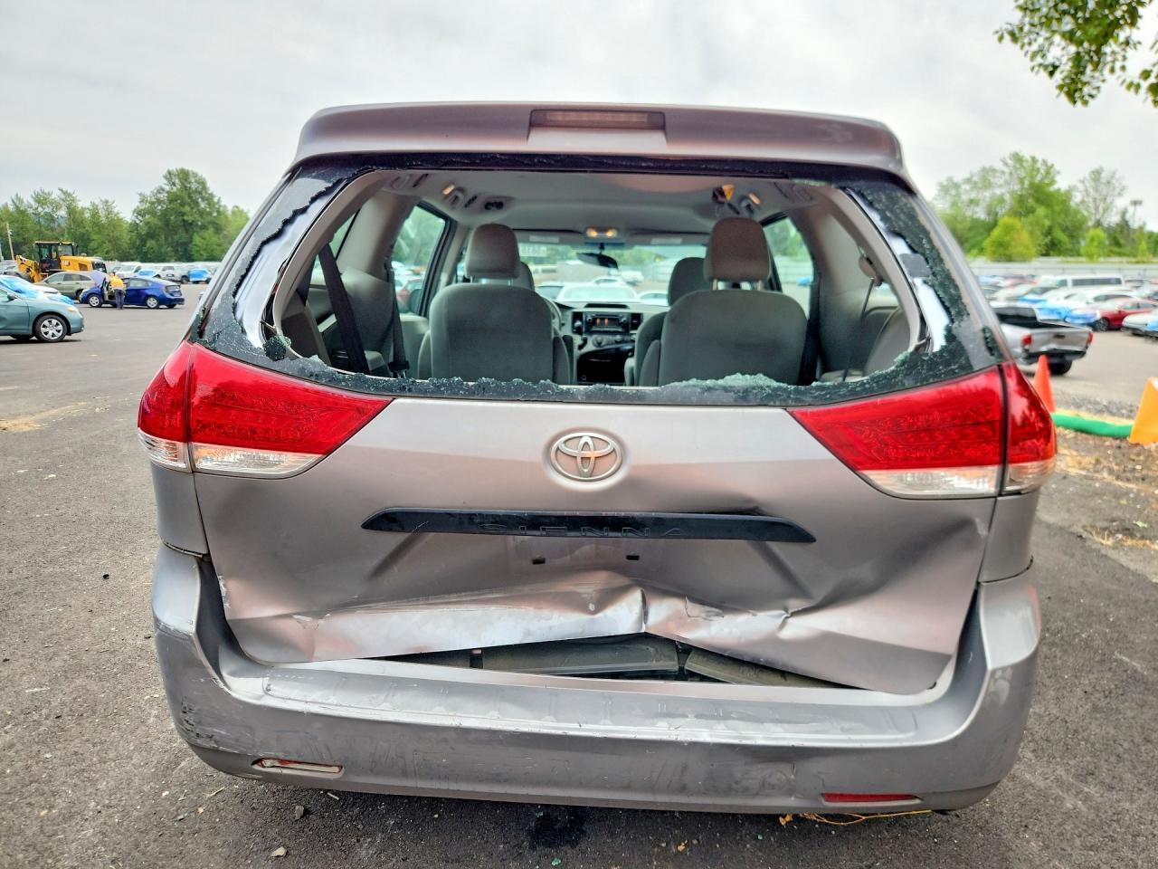2013 TOYOTA SIENNA