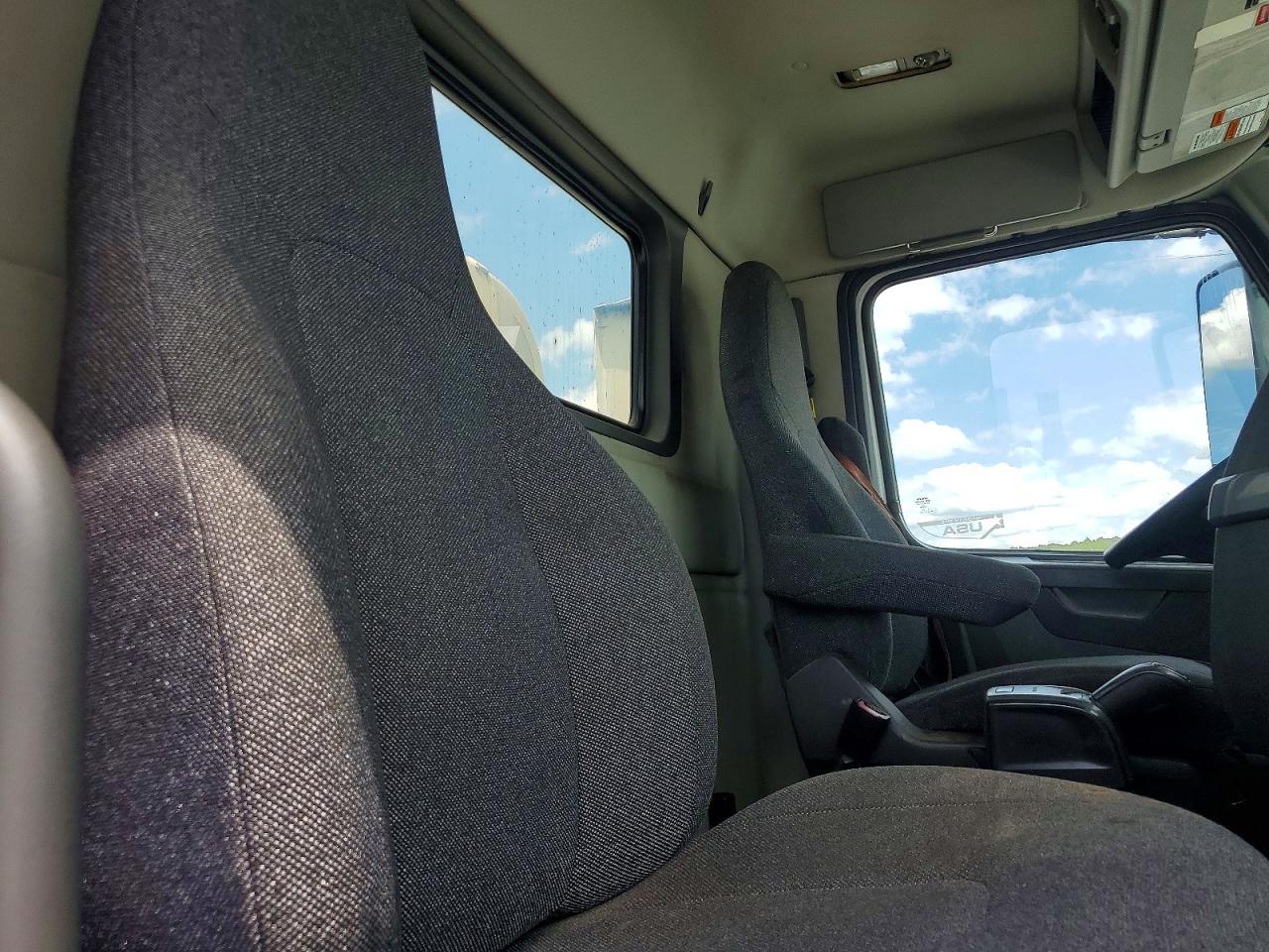2019 VOLVO VNR
