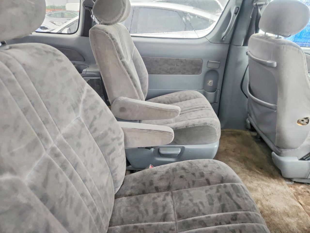 2001 TOYOTA SIENNA