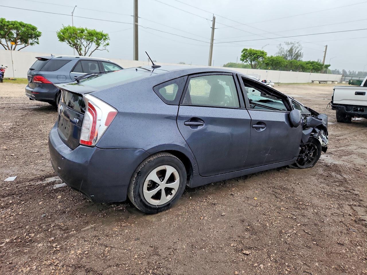 2013 TOYOTA PRIUS