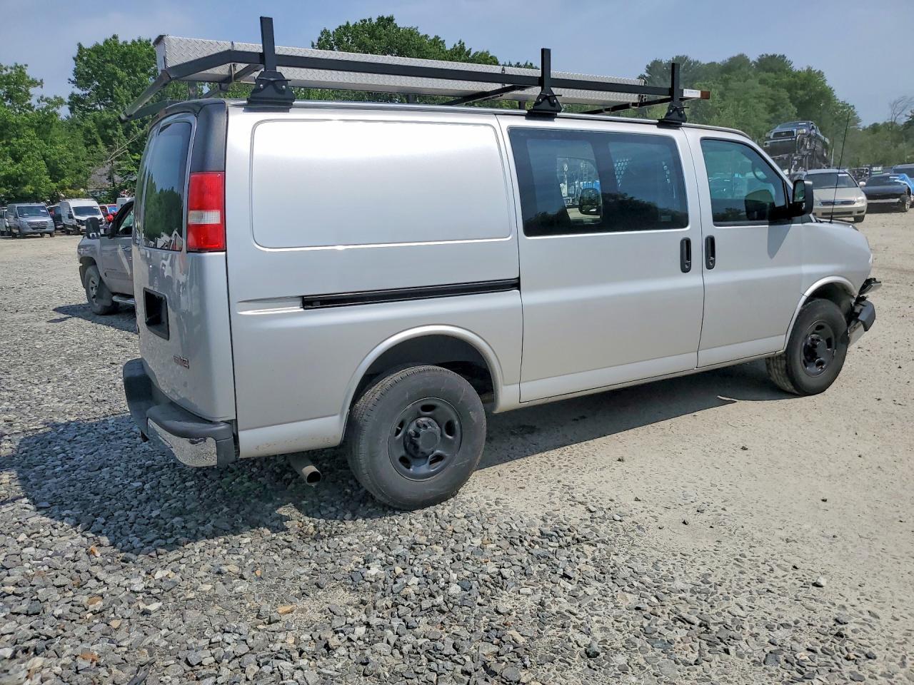 2015 GMC Savana