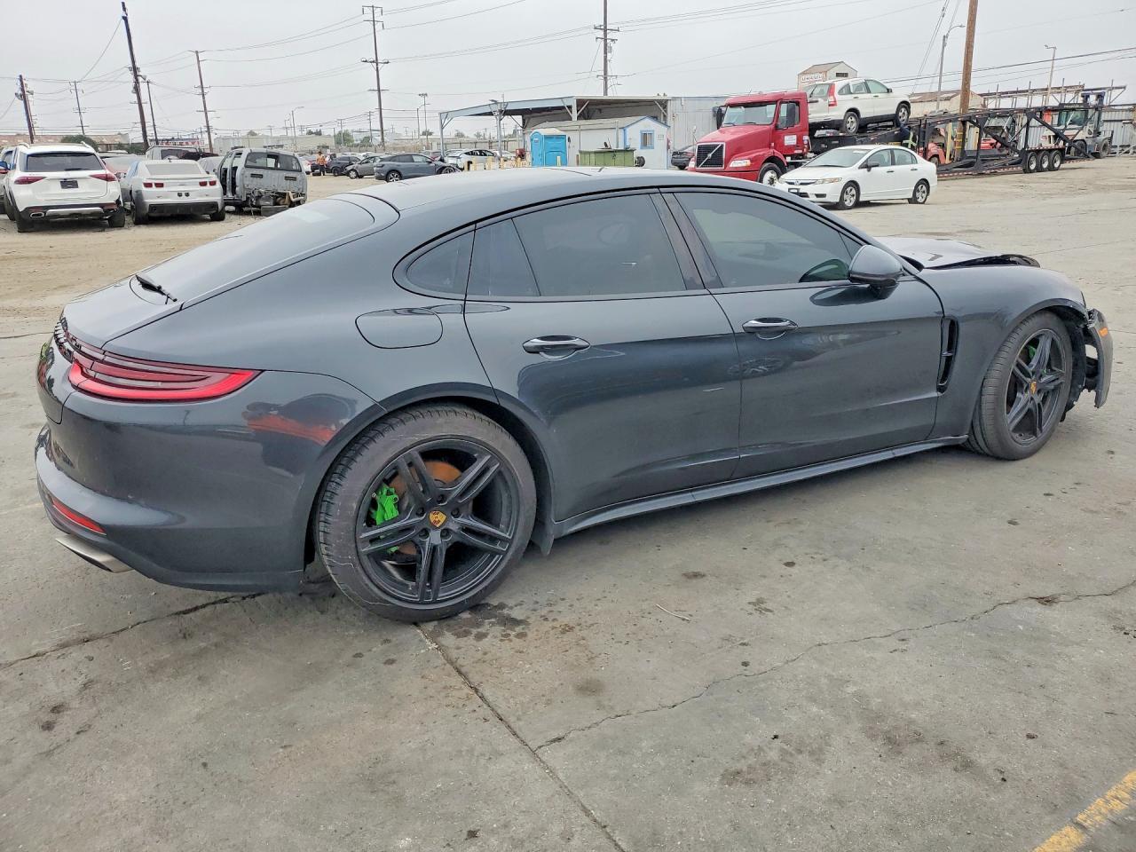 2017 PORSCHE Panamera