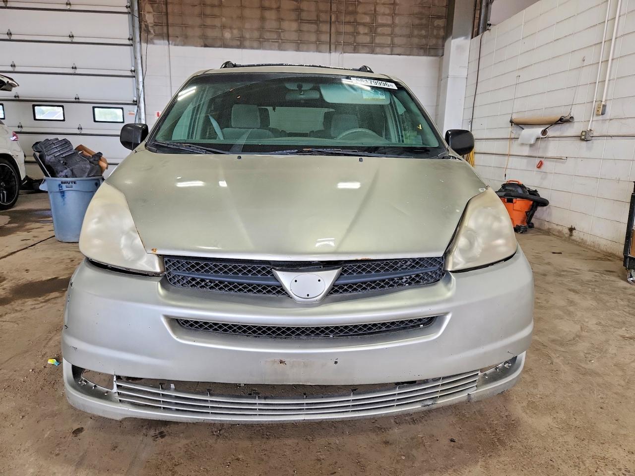 2004 TOYOTA SIENNA