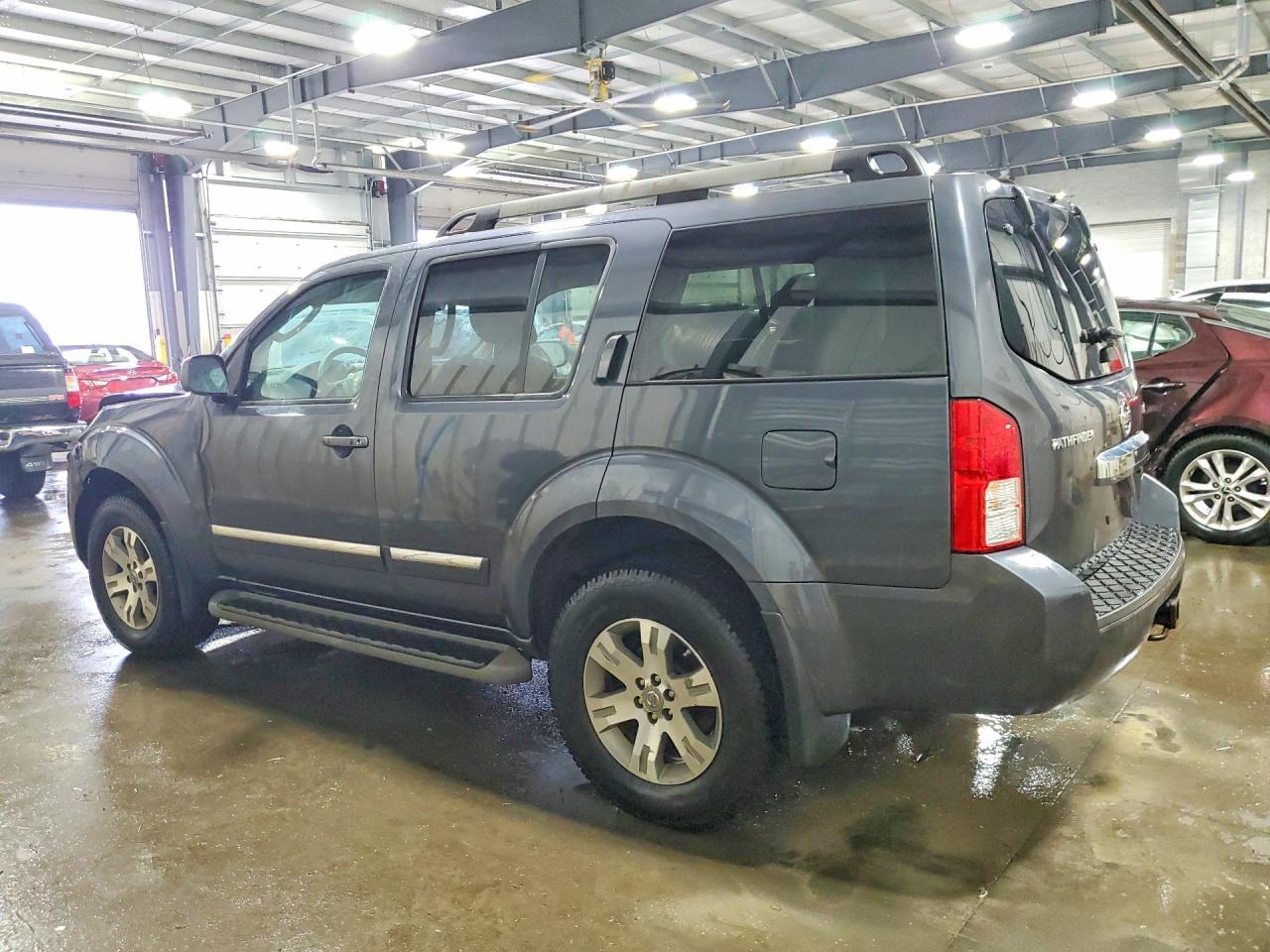 2011 NISSAN PATHFINDER