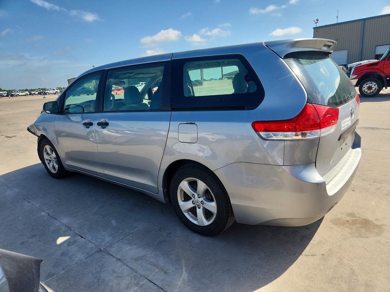 2014 TOYOTA SIENNA