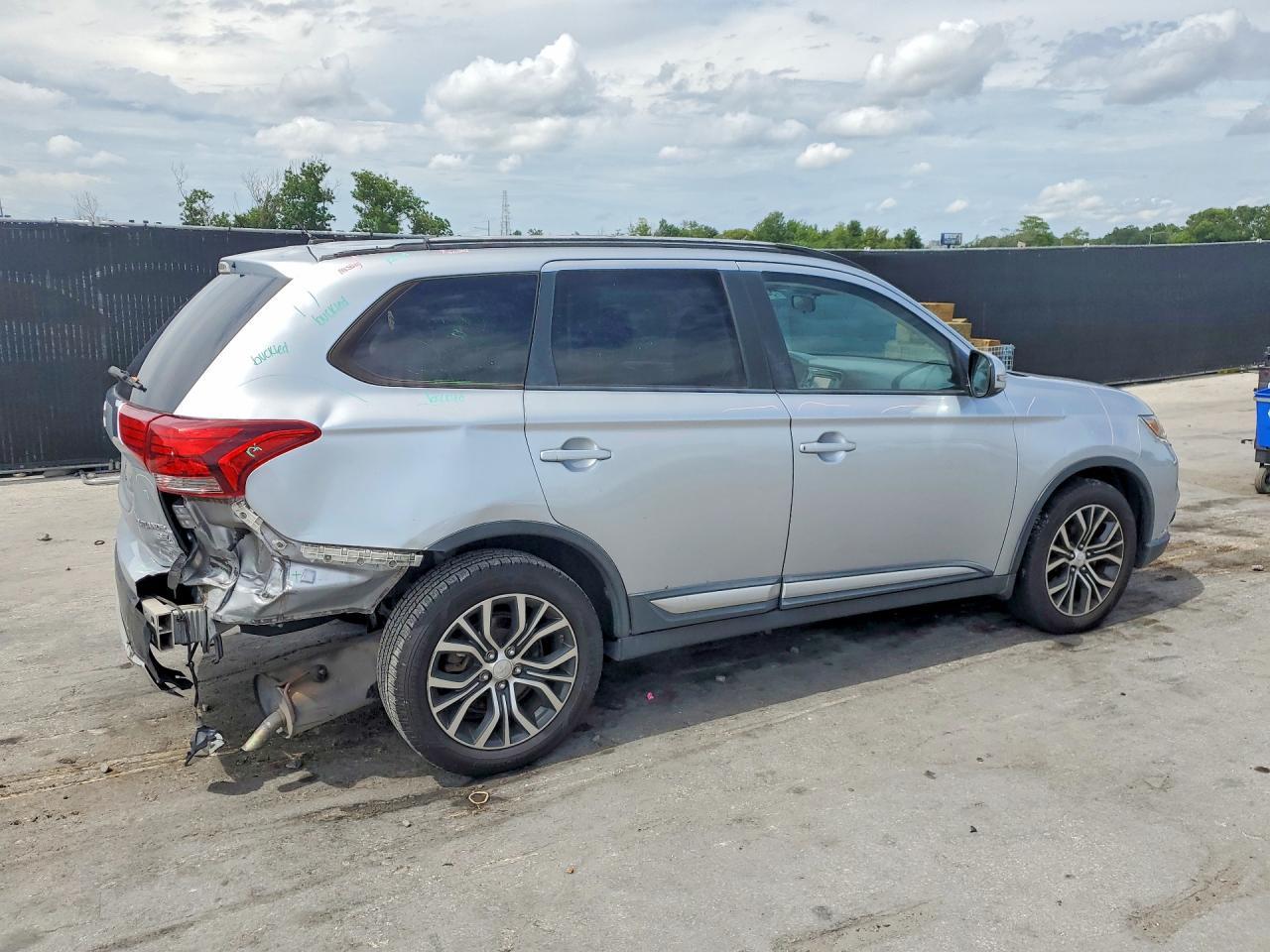 2016 MITSUBISHI outlander