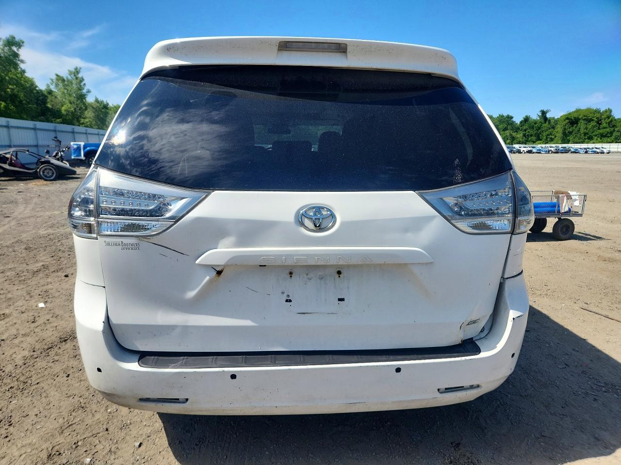 2011 TOYOTA SIENNA